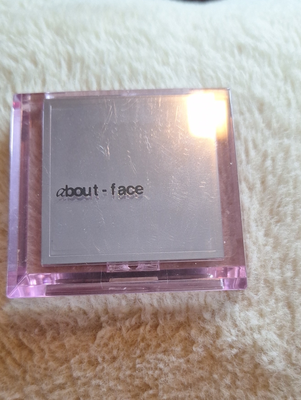 Illuminating Highlighter Compact — Pink Case